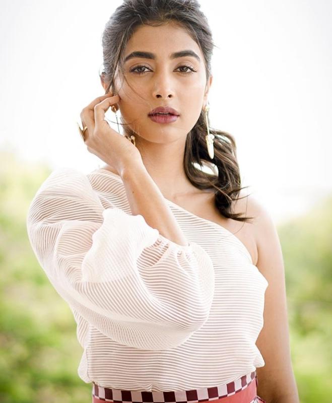 Pooja Hegde Wiki,Biography,Age,Family,Boyfriend,Career and More