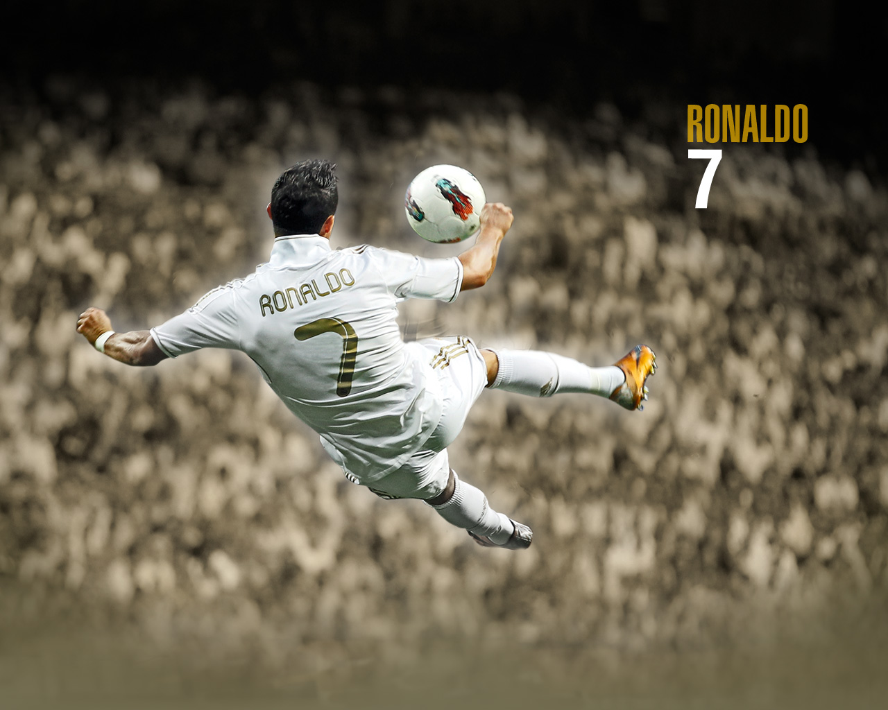 http://1.bp.blogspot.com/-VqlX7o0yjVE/UImS7yggHQI/AAAAAAAAGWc/8PaLNyLmnB4/s1600/Cristiano+Ronaldo+hd+wallpapers+2013+04.jpg