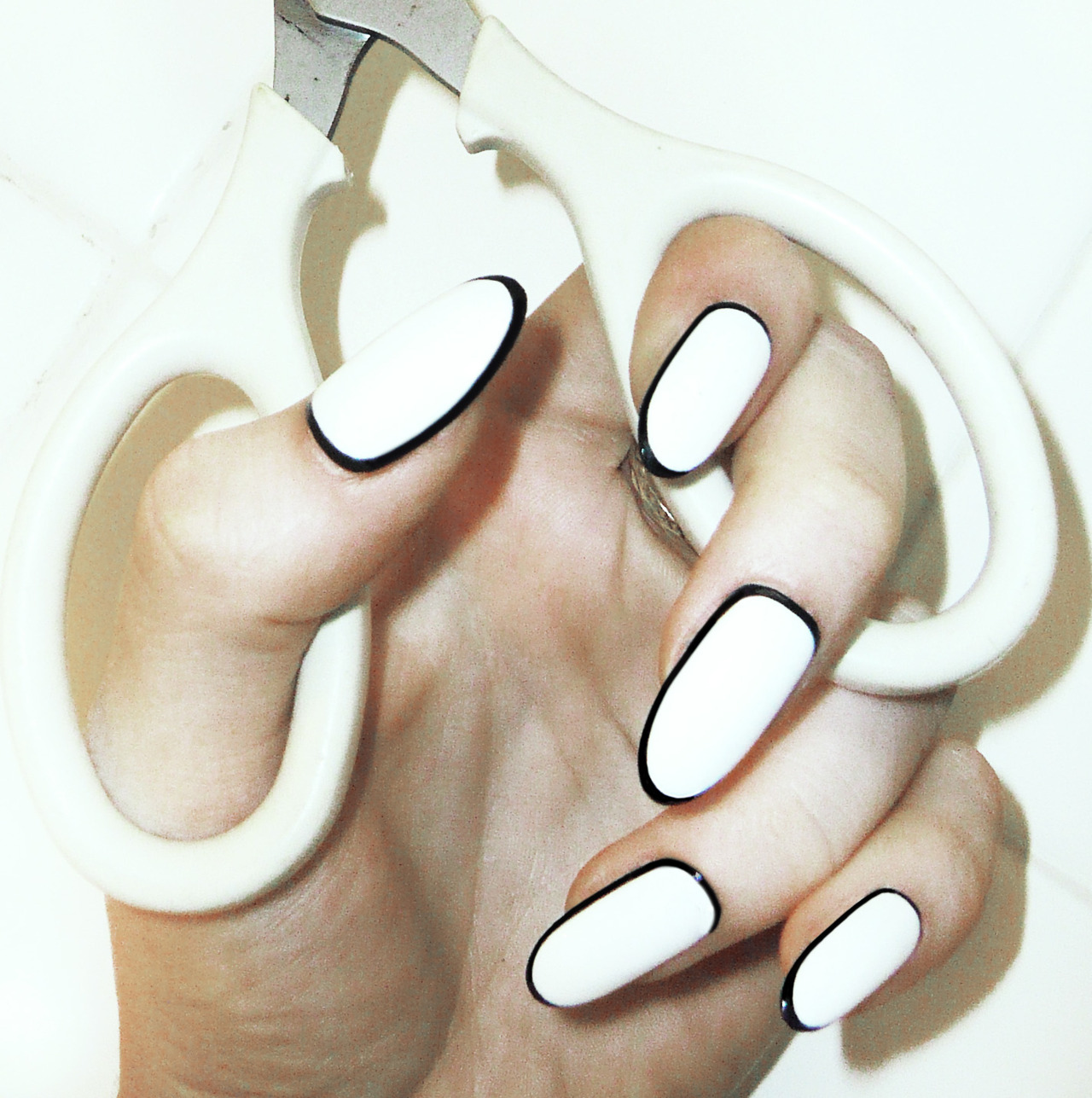 http://1.bp.blogspot.com/-VqrBq6yO_W8/T76nbbOE6OI/AAAAAAAADjQ/LaVqsmpCyXU/s1600/border+nails.jpg