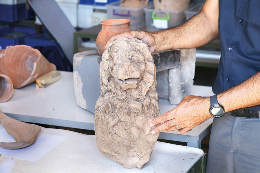 раскопки в карахантепе. карахан тепе раскопки. мирмекий находки. рассмотрите скульптуру найденную археологами.