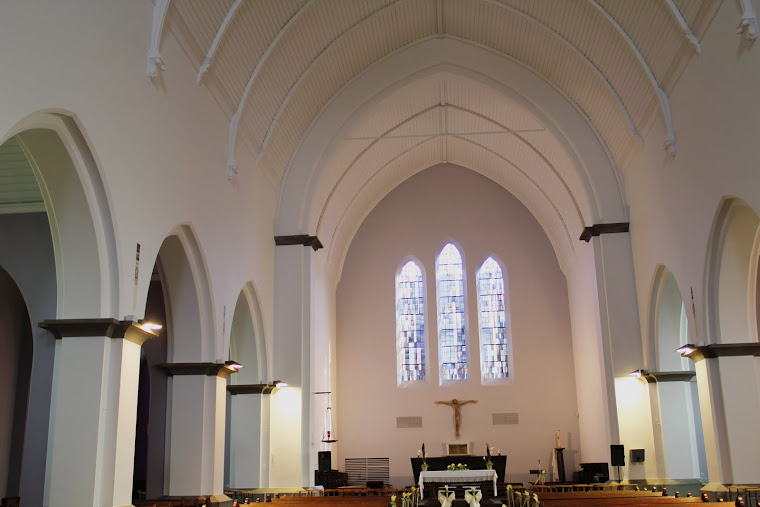 L'architecture d'intérieur de la chapelle a été mise en valeur avec une gamme de teinte très douce.