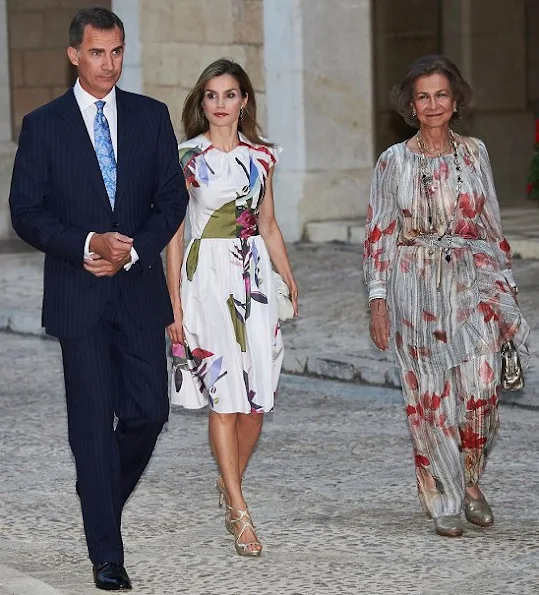 Queen Letizia and Former Queen Sofia host a dinner at the Almudaina Palace in Palma de Mallorca. Letizia wore Juan Vidal Floral dress, Malababa bag, Magrit sandals, Tous earrings