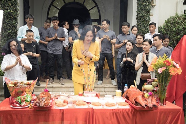 Giao Blog: Cúng khai máy, một nghi lễ trước khi bấm máy quay phim ở Việt Nam hiện nay