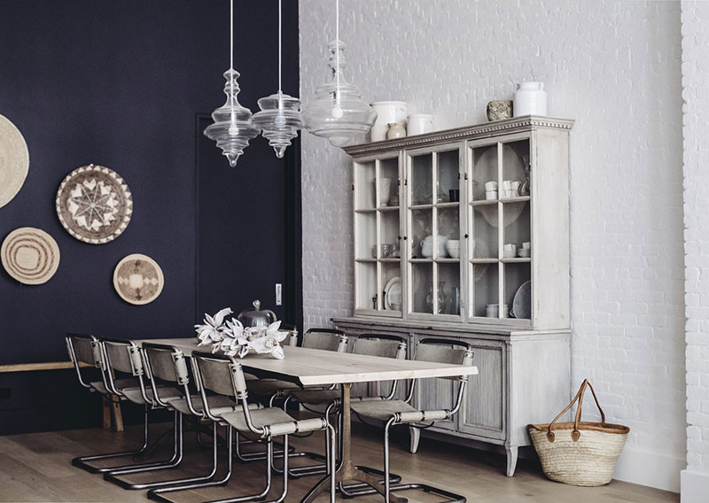 Stylish loft in New York with warm natural accents by Becca Interiors