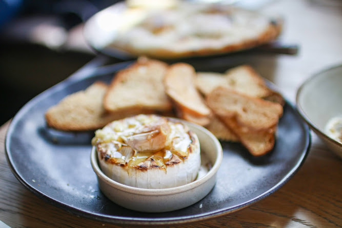 Cheese with Garlic and Crackers