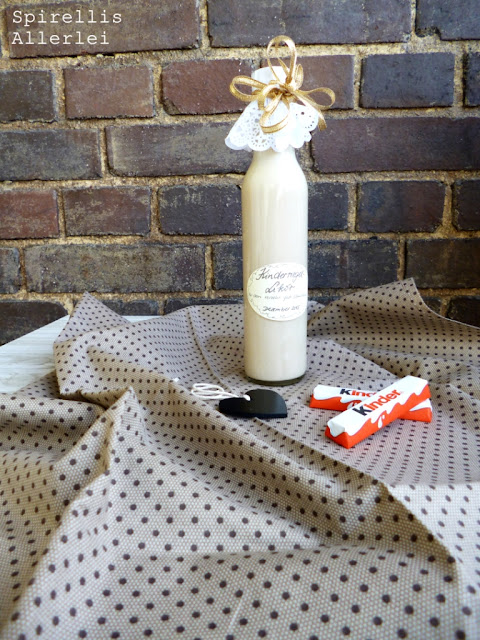 Ich weiß schon, in der Vorweihnachtszeit sieht es hier fast aus wie in der Schnapsbrennerei...aber hey, selbstgemachte Geschenke sind einfach die schönsten und außerdem ist es alles gar nicht so schwer wie es vielleicht gedacht wird :) Liköre selber herzustellen geht nämlich eigentlich ganz einfach und dazu noch recht fix - also die absolut bestens geeigneten Last-Minute-Geschenke, egal zu welchem Anlass, ohne dass es lieblos aussieht!