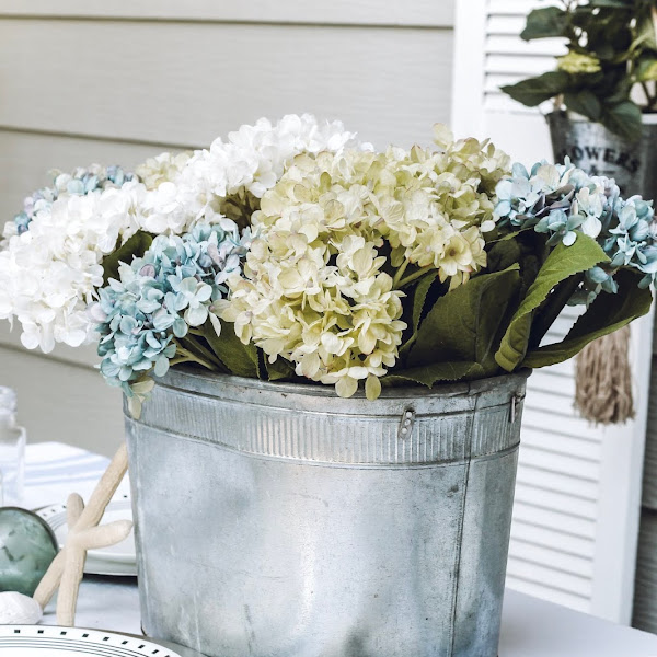 Outdoor Beachy Summer Tablescape 