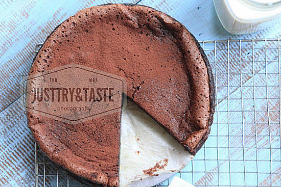 Resep Cake Coklat Retak dengan 4 Bahan (Tanpa Tepung)