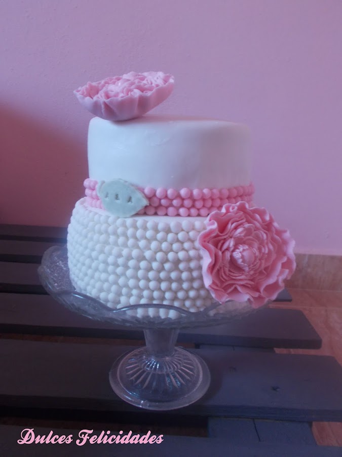 Tarta con perlas para boda