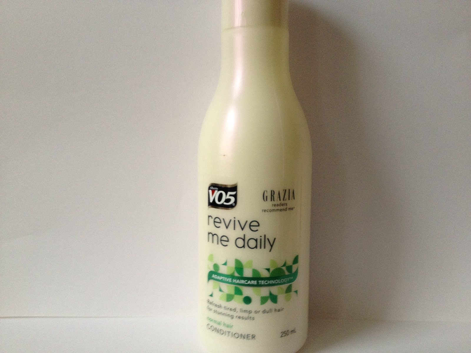 *beautifully superfluous* REVIEW ALBERTO VO5 REVIVE ME DAILY