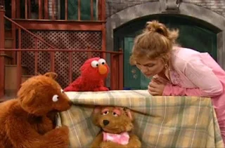 Gina finally convinces Curly Bear. Elmo and Baby Bear are watching them. Sesame Street Elmo's Potty Time