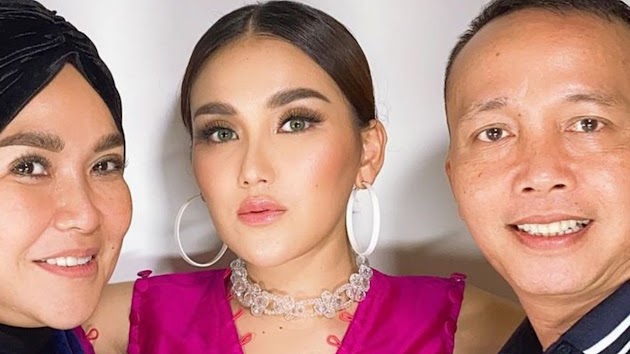 Kecipratan Tenar Ayu Ting Ting yang Sukses Jadi Biduan, Istri Pejabat Ini Rela Berikan Kejutan Ulang Tahun untuk Umi Kalsum, Begini Momennya