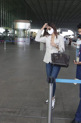 Shilpa Shetty snapped at Airport gallery