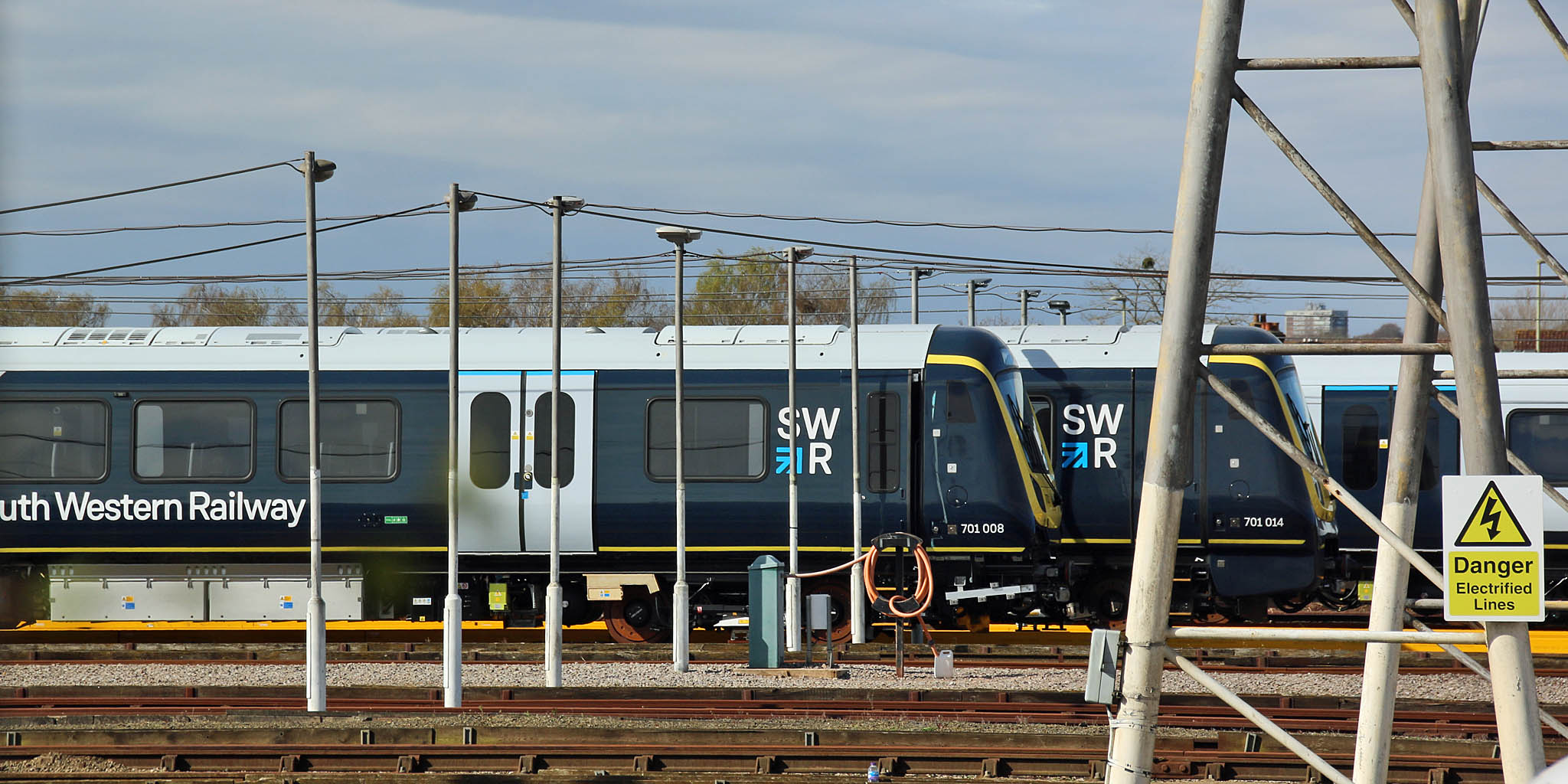 47s and other classic power at southampton class 701 units at