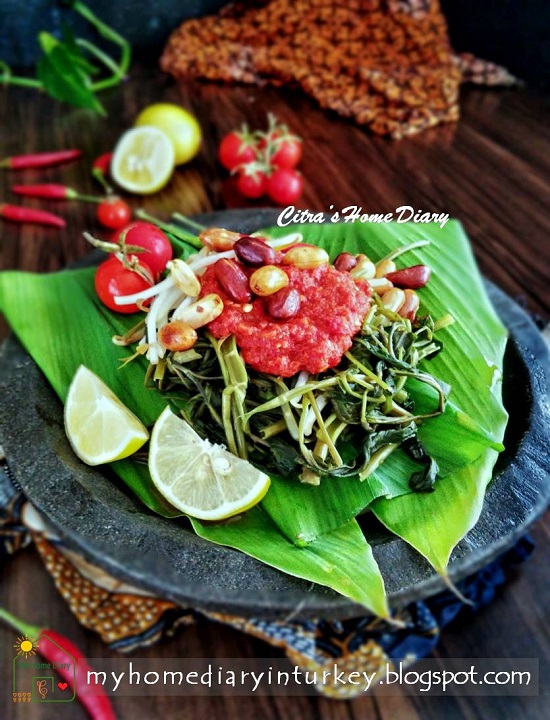 Plecing Kangkung / Indonesian water spinach with freshly chili relish | Çitra's Home Diary. #plecingkangkung #vegetarian #Indonesianfoodrecipe #chilirelish #Asiancuisines #waterspinach #sidedish