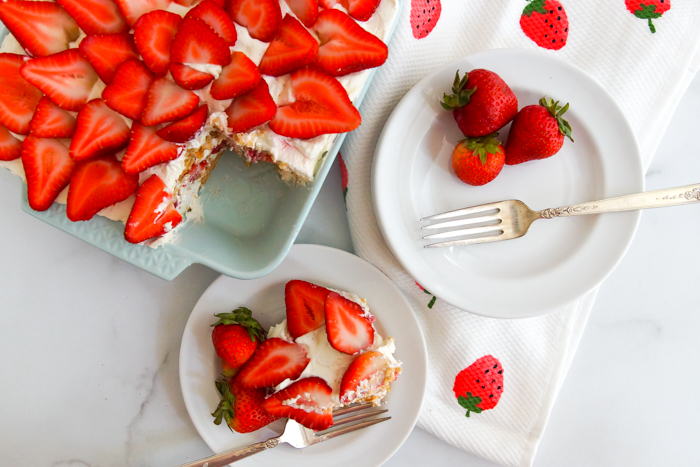 no-bake strawberry refrigerator cake