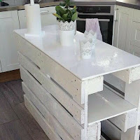 Muebles de cocina hechos de palets de madera reciclados