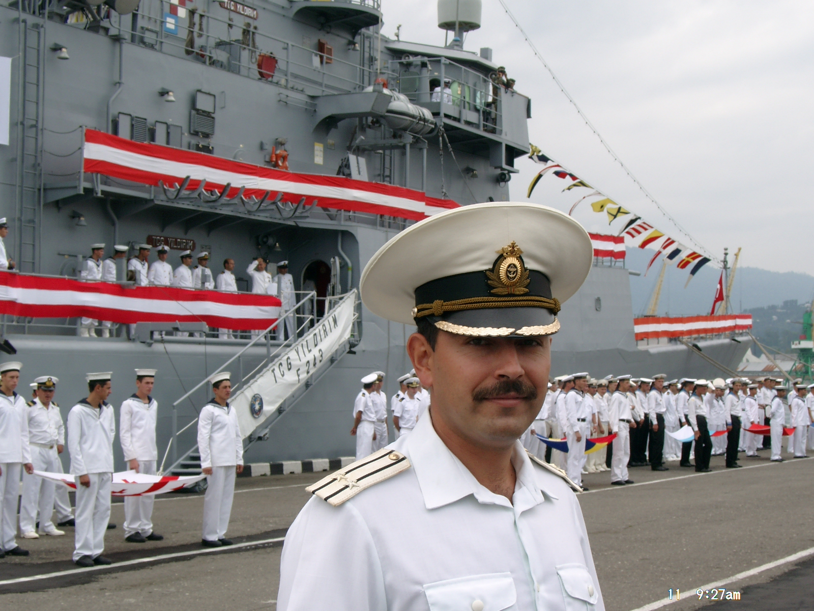 Парад вмф 2022. Парад вмф 2022. Адмиралы черноморского флота в севастополе. Корабль командующего эскадрой. Фрегат черноморского флота.