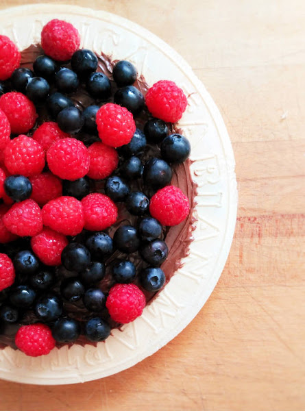 tarta de obleas con frutas y Nutella