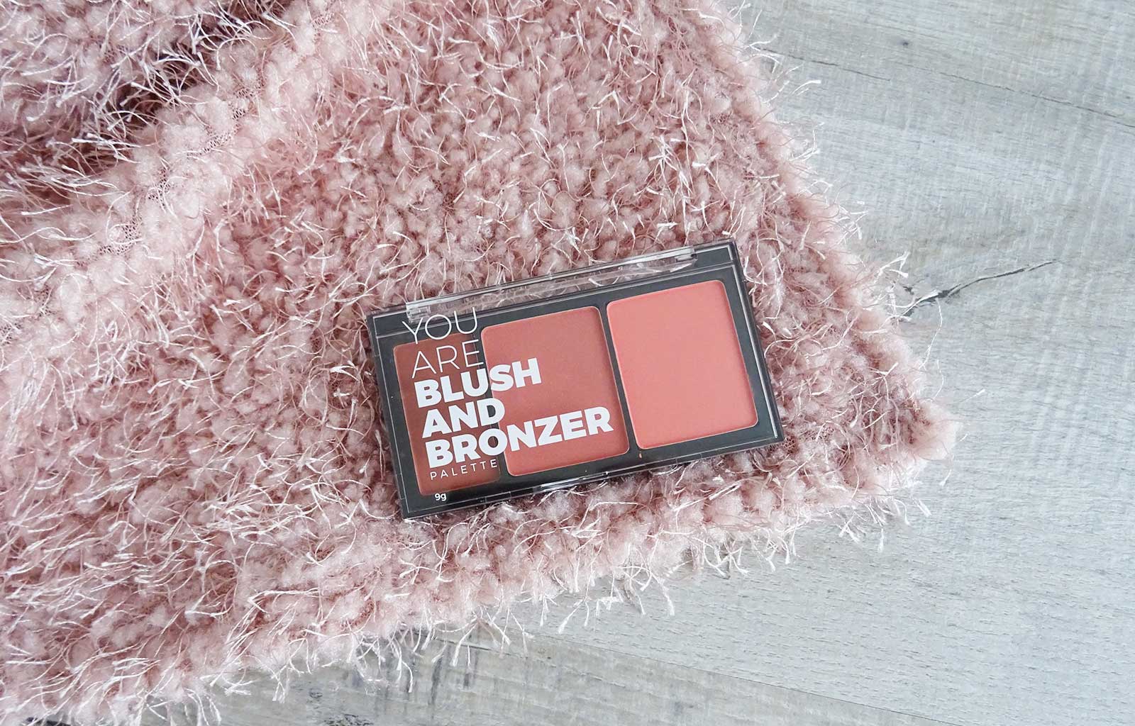 palette You are Blush and Bronzer, de You Are Cosmetics