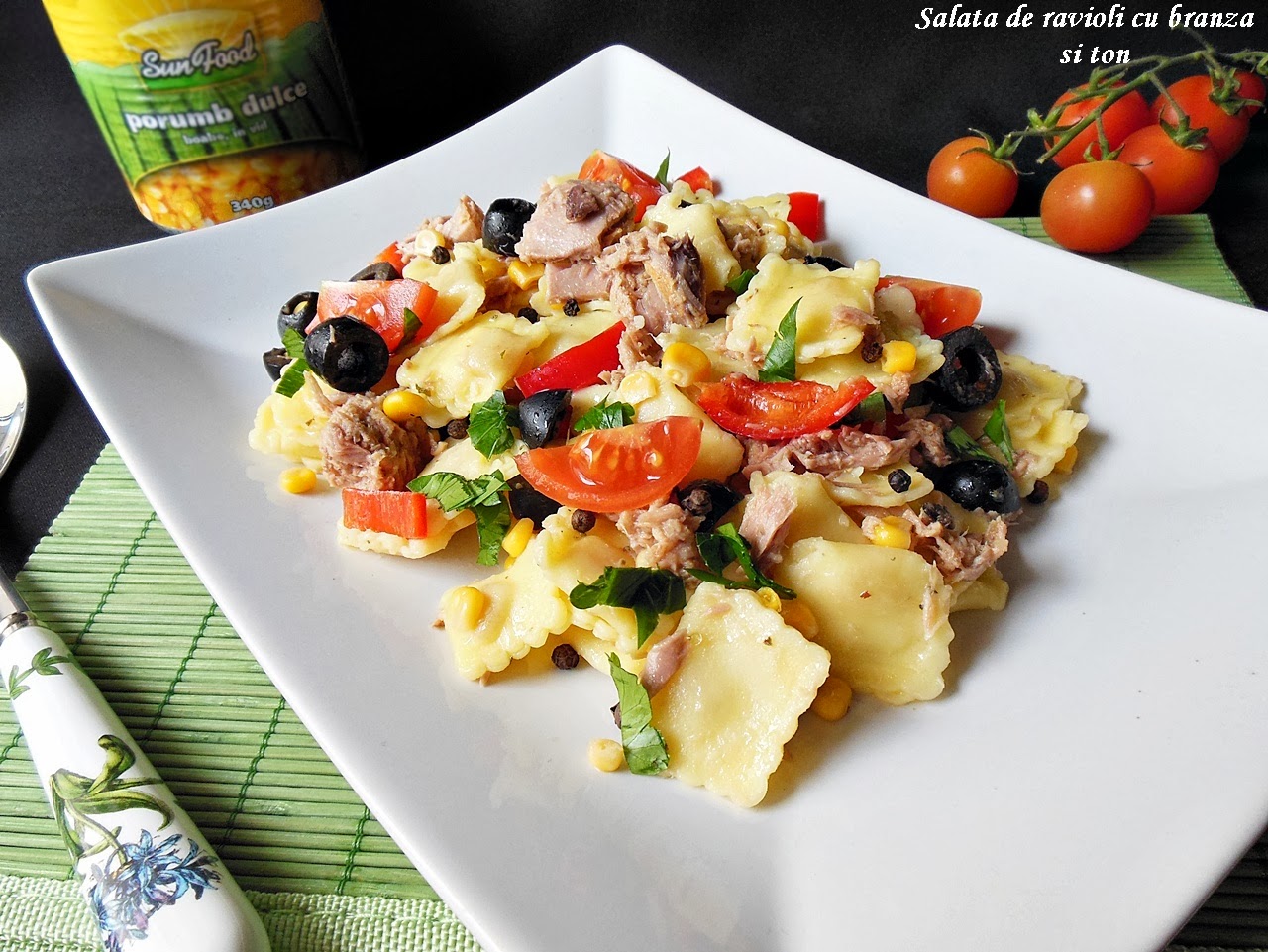 Salata de ravioli cu branza si ton