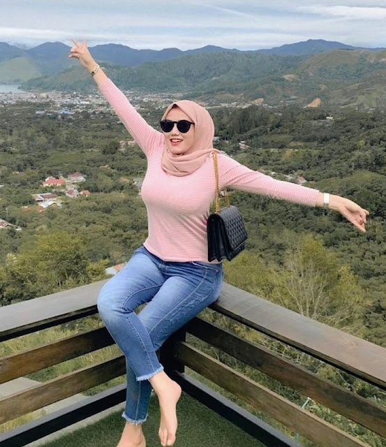 5 Contoh OOTD Hijab Simple Untuk Hangout 2021 5 Contoh OOTD Hijab Simple Untuk Hangout 2021