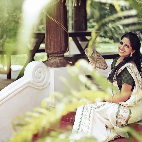 Aparna Nair latest hot photos in saree