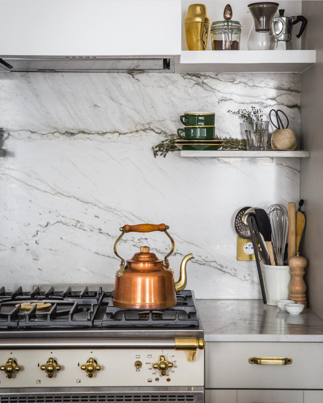 A Paris Apartment | Décor: Apartment La Fayette, Paris