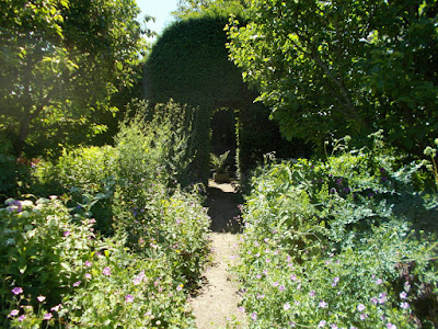 Straight lines and focal points A Garden Design Masterclass at Abbey House Gardens