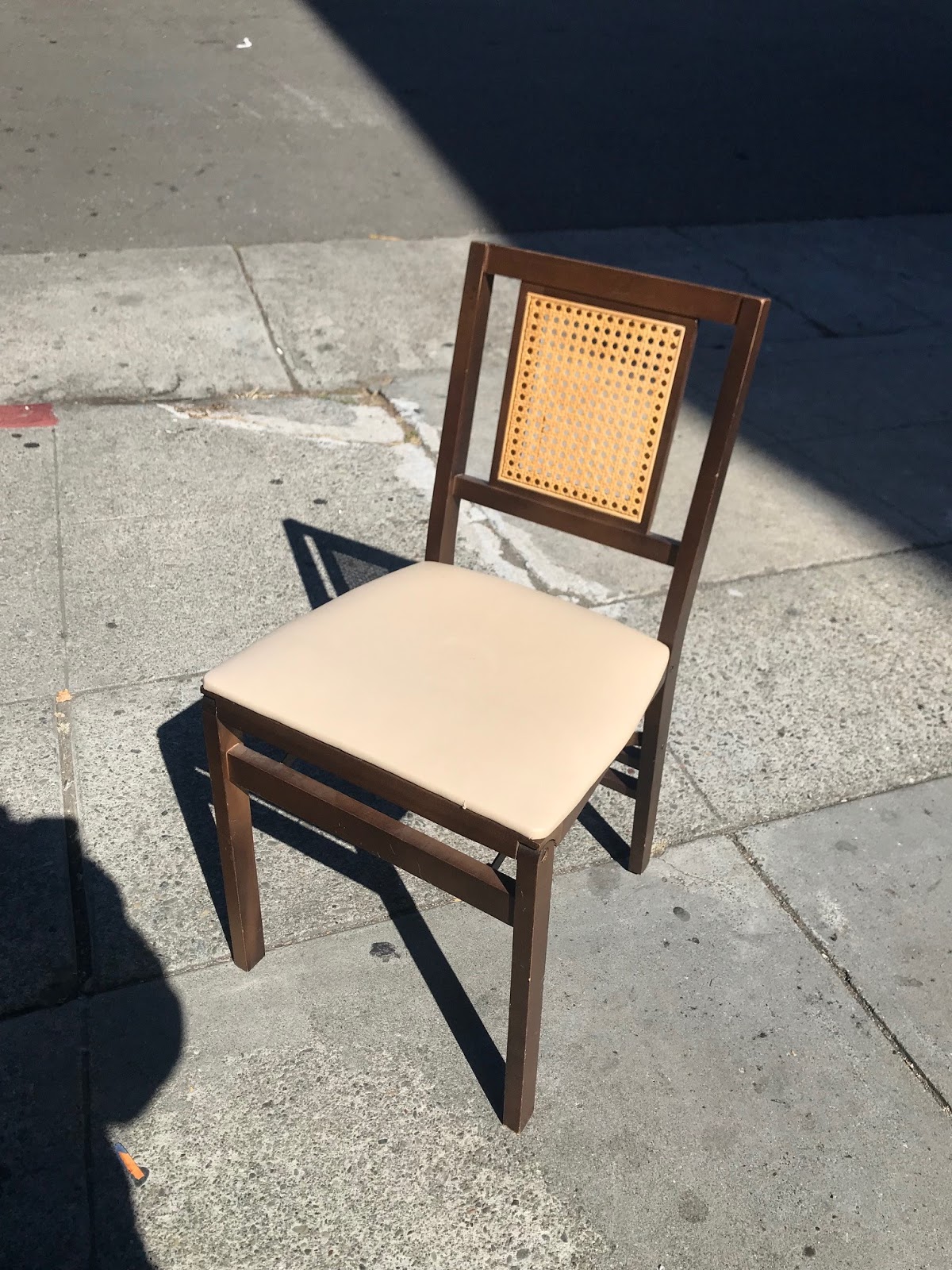 UHURU FURNITURE & COLLECTIBLES **SOLD** 30547 Stakmore Vintage Wood