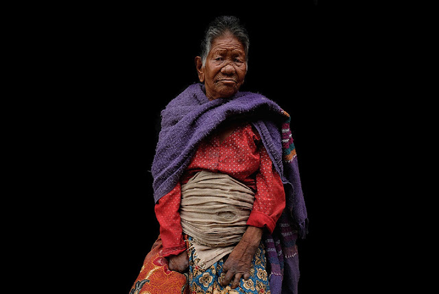 Шайла Таманг, 65 лет.  Единственный житель колонии, которую навещает сын