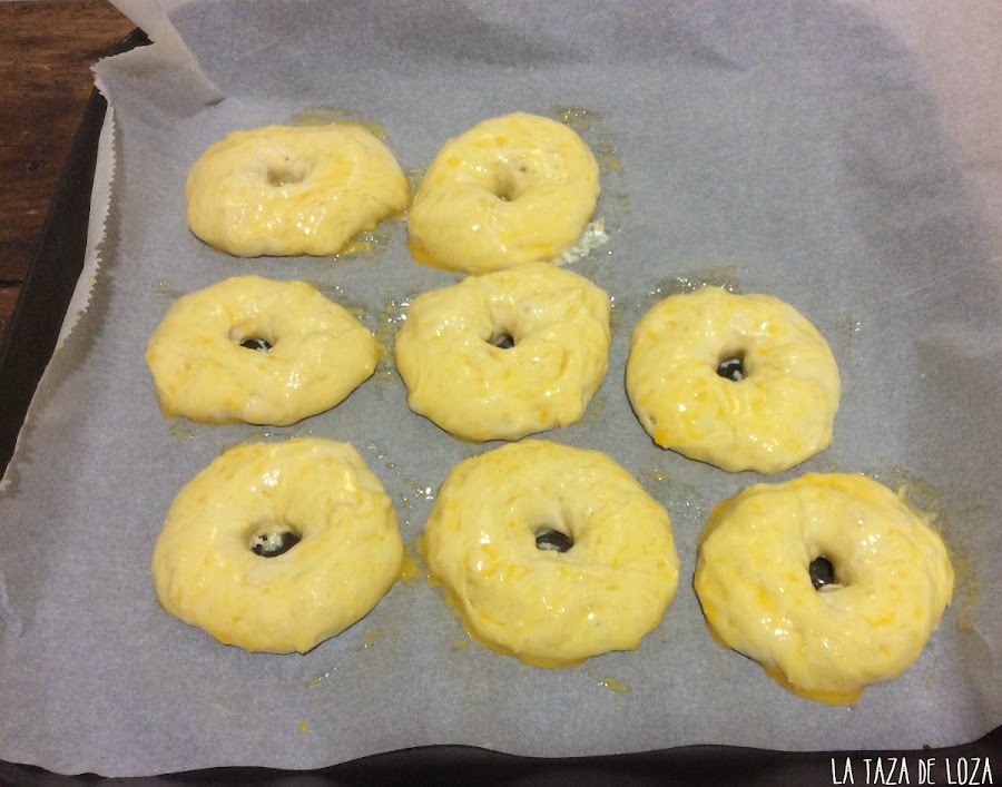Bollos italianos preparados para entrar al horno