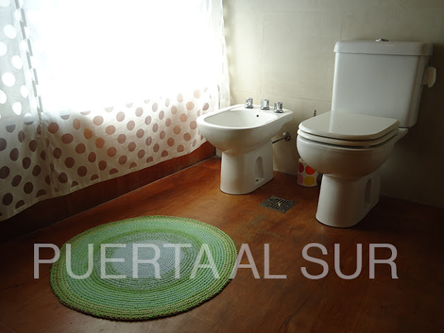 alfombra redonda toilette - Ideas para decorar con crochet y dos agujas