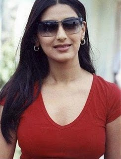 Sonali Bendre bounces back to her old sexy look