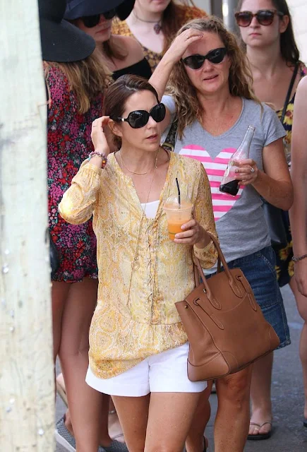 Crown Princess Mary of Denmark and her elder daughter Princess Isabella was seen at the downtown of Byron Bay while shopping