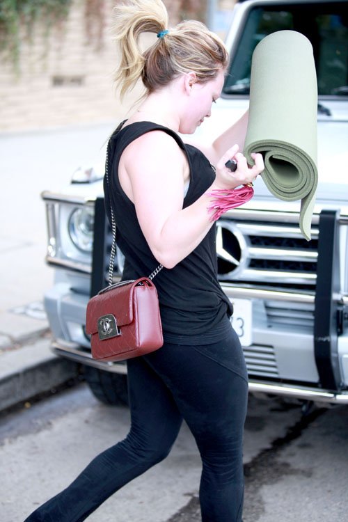 Gossip Journal: Hilary Duff at yoga class