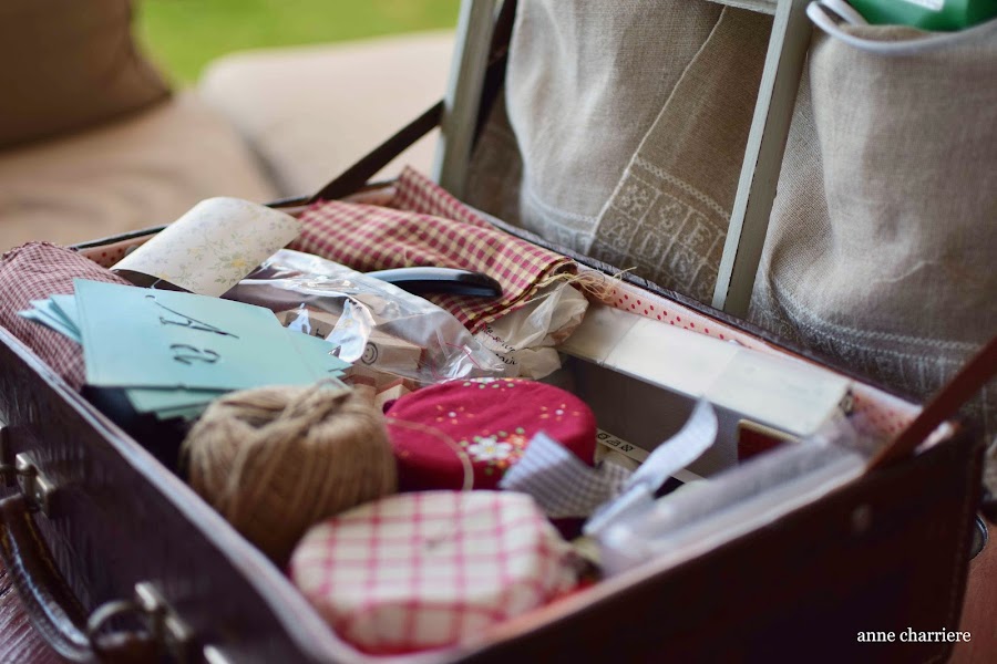 www.annecharriere.com, forrar, tapizar antigua maleta, maleta de los 50,