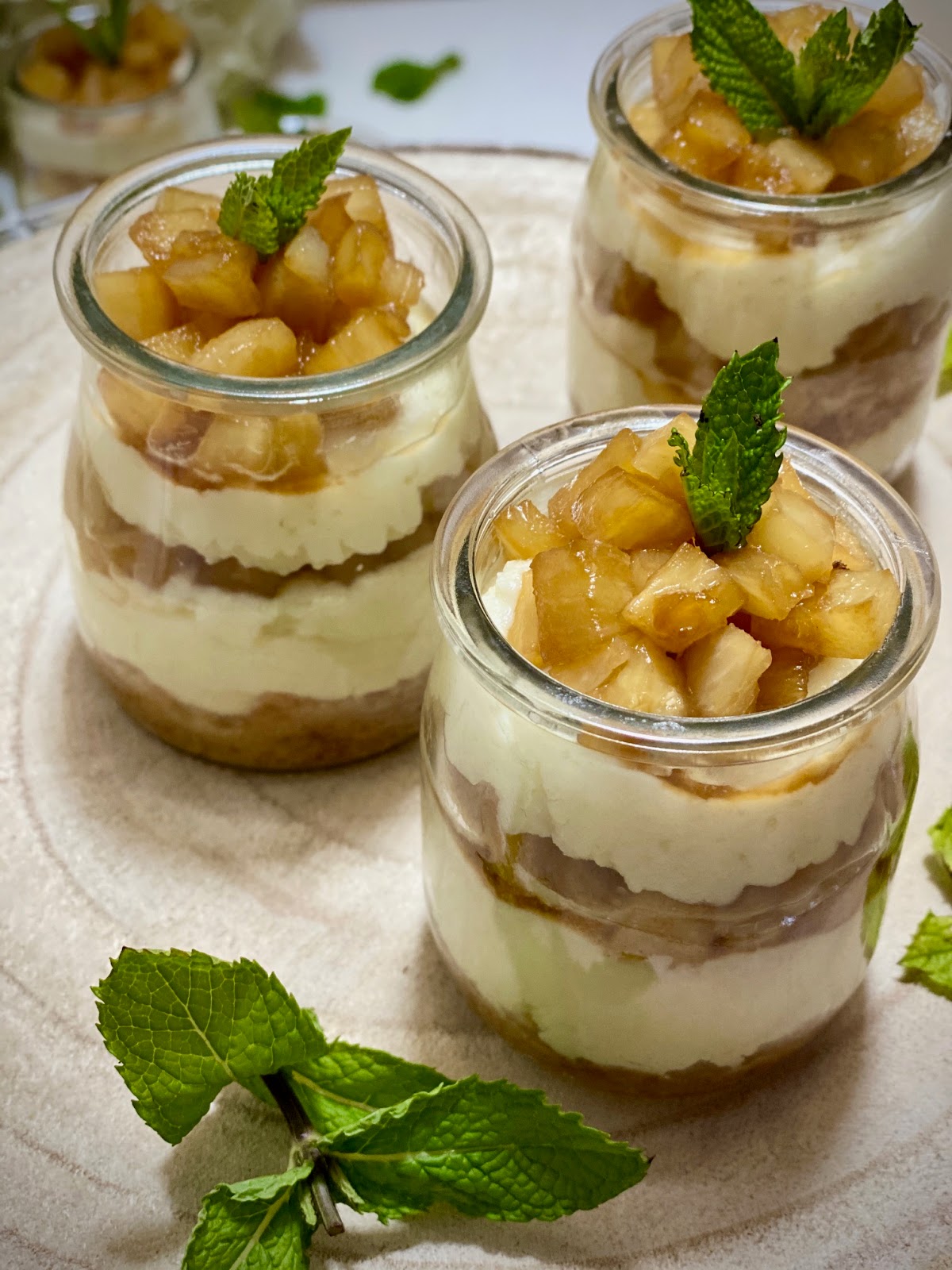 Trifle de piña colada con mascarpone en vasitos