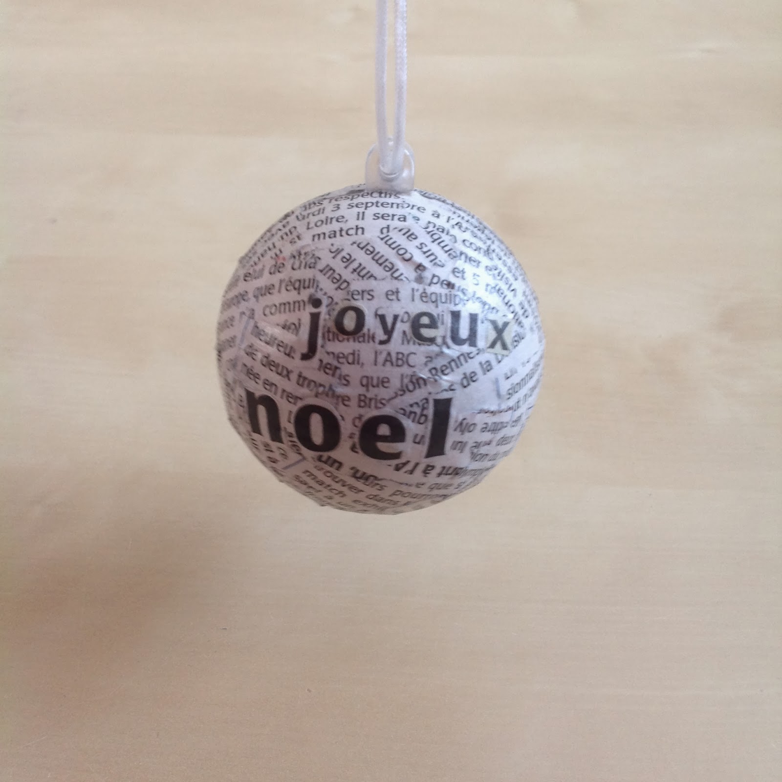 Boule De Noel Papier Journal