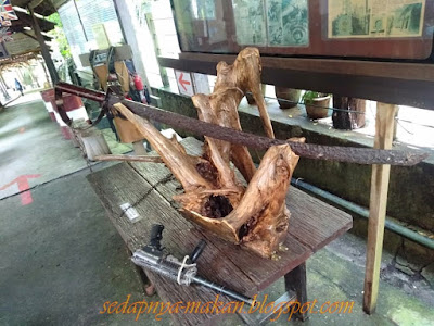 pedang dan senjata lama pedang dan senjata lama
