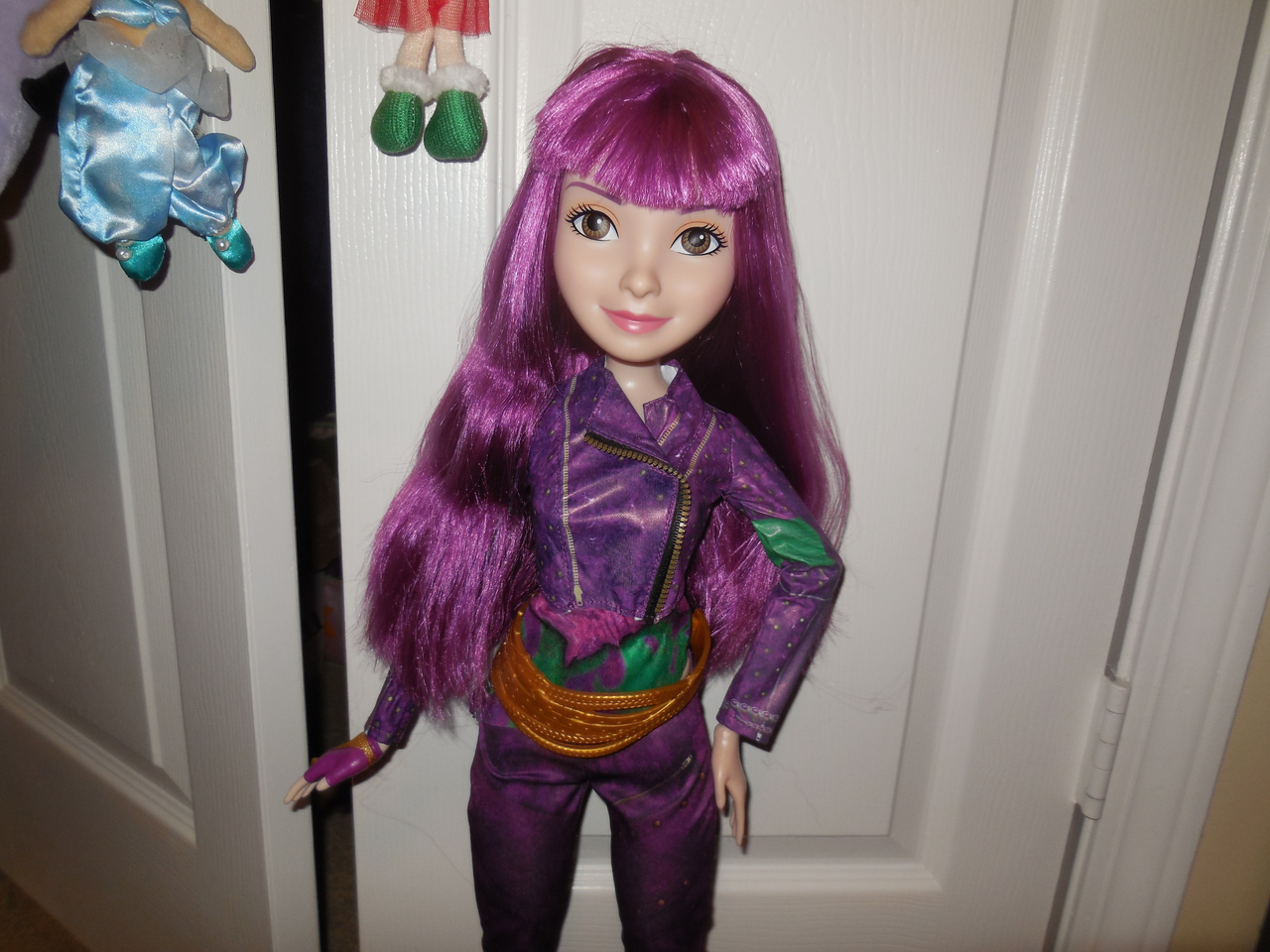28 descendants doll