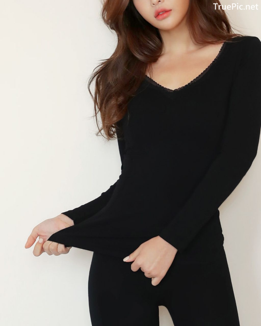 Image-Korean-Fashion-Model-Jin-Hee-Black-Tights-And-Winter-Sweater-Dress-TruePic.net- Picture-21