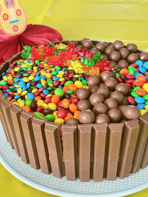 Kit Kat Cake