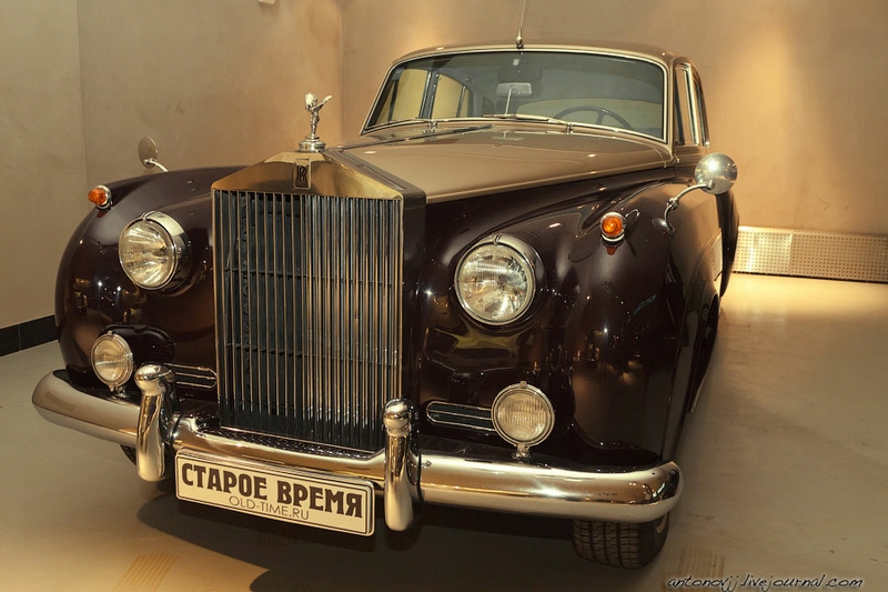 TECH HEIGHT A collection of vintage cars in Autoville