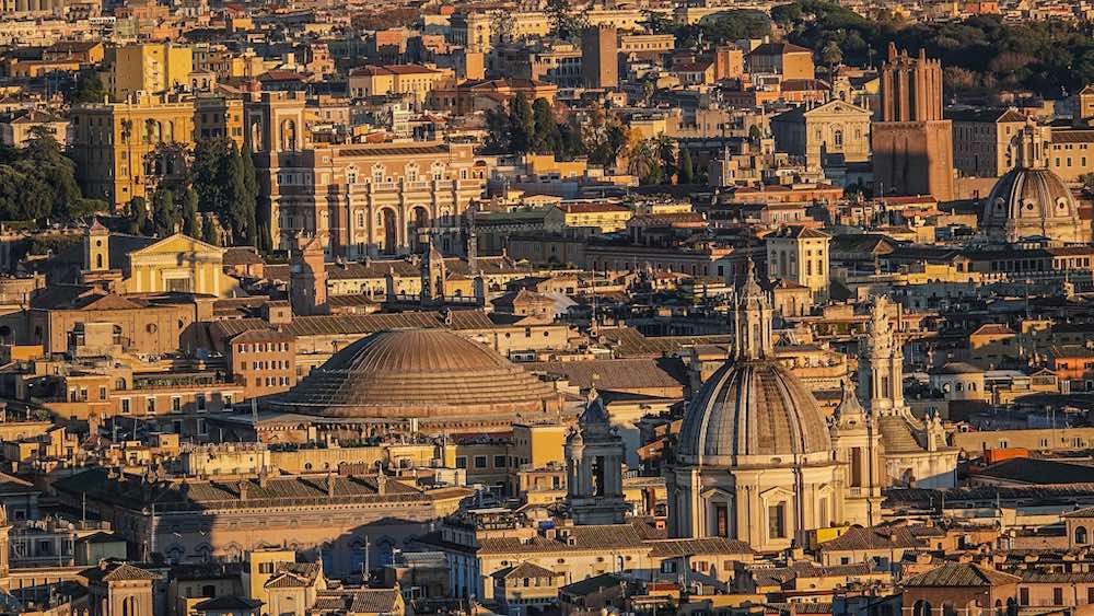 Does it rain in the Pantheon Rome?