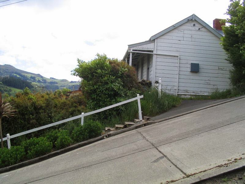 where is the steepest road in the world, baldwin street nz, new zealand street, baldwin street in new zealand, dunedin street new zealand, dunedin hill