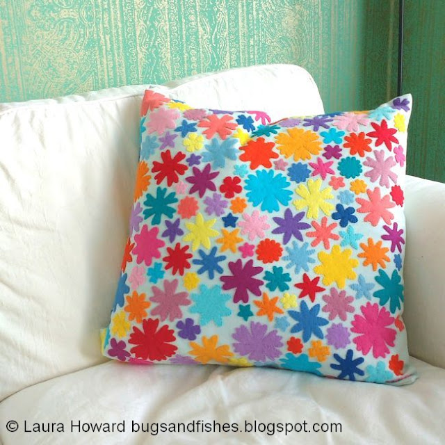 http://bugsandfishes.blogspot.com/2018/08/felt-flower-cushion-pillow-tutorial.html