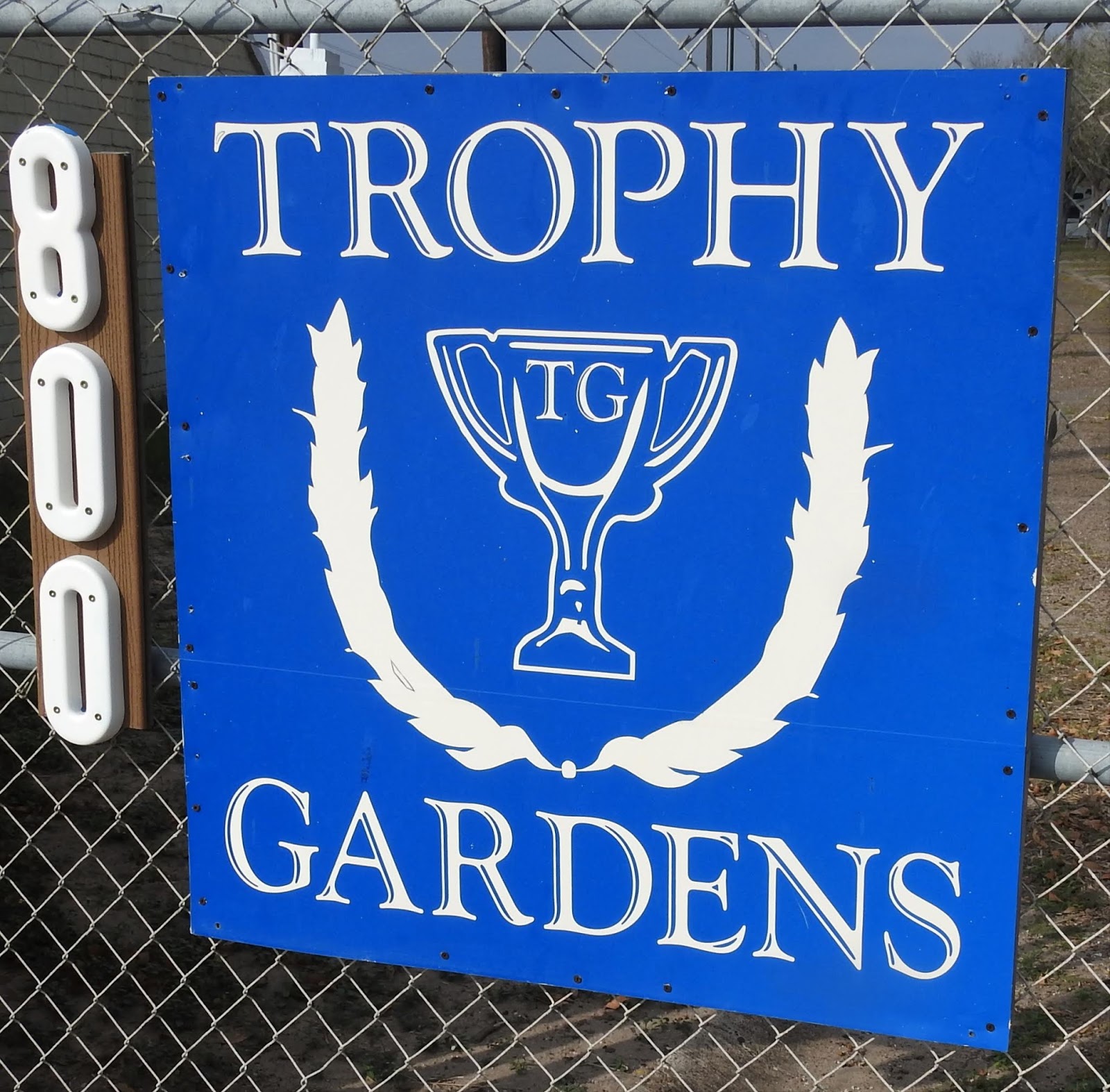 trophy-gardens-rv-resort-entering-trophy-gardens