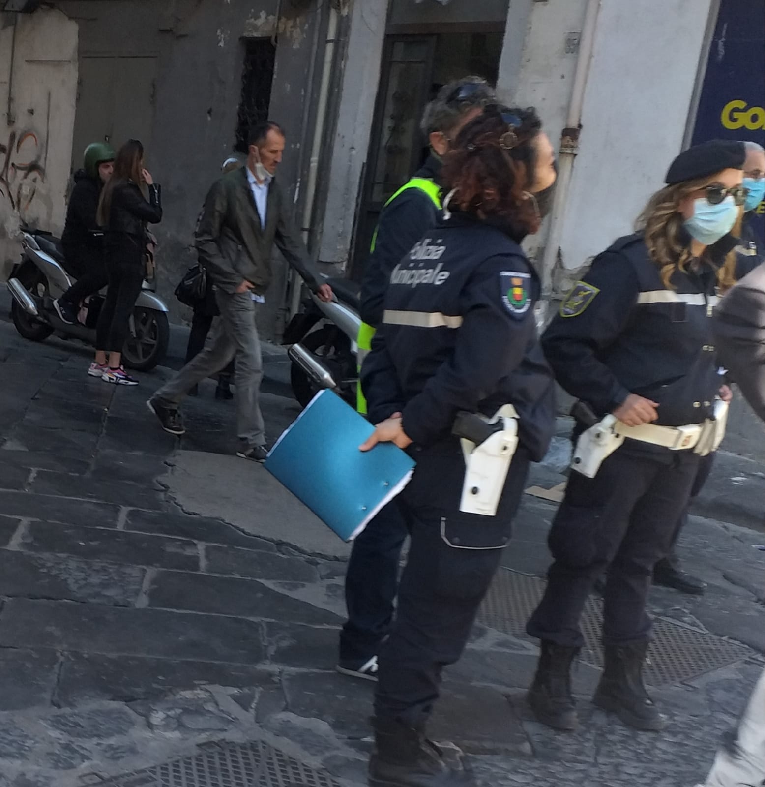 Negozi Aperti Domenica Napoli 2016 mirruce jpg (1556x1600)