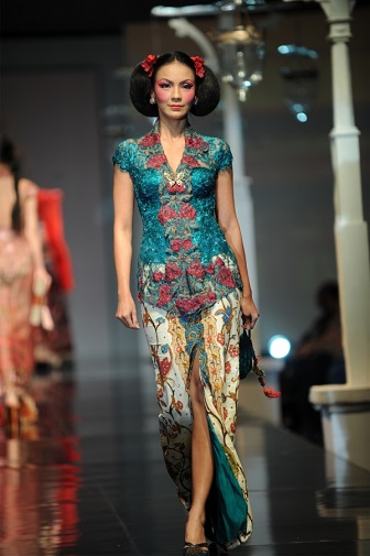 Model Kebaya Modern Anne Avantie Untuk Orang Gemuk Pendek